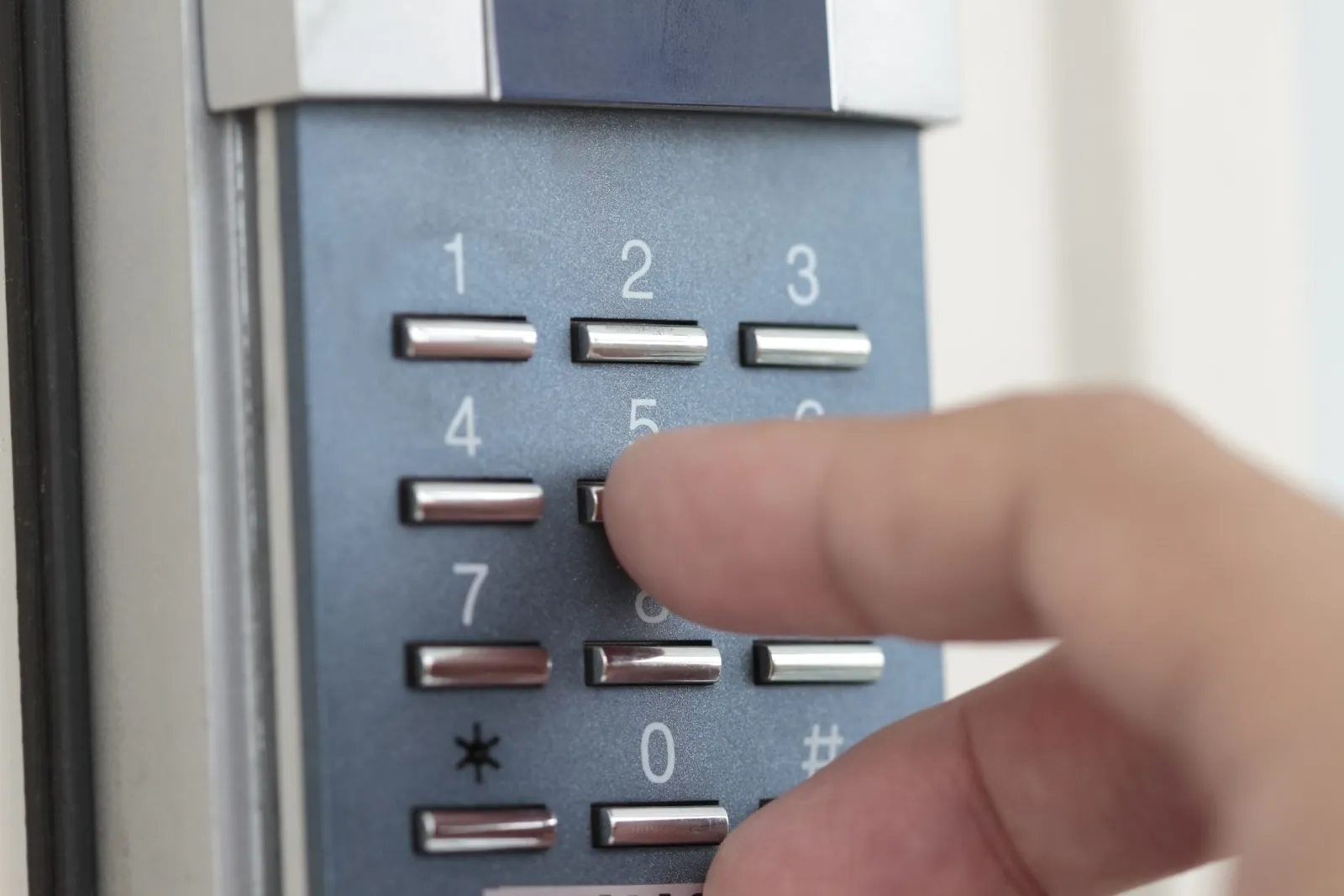 ACCESS CONTROL & INTERCOM
